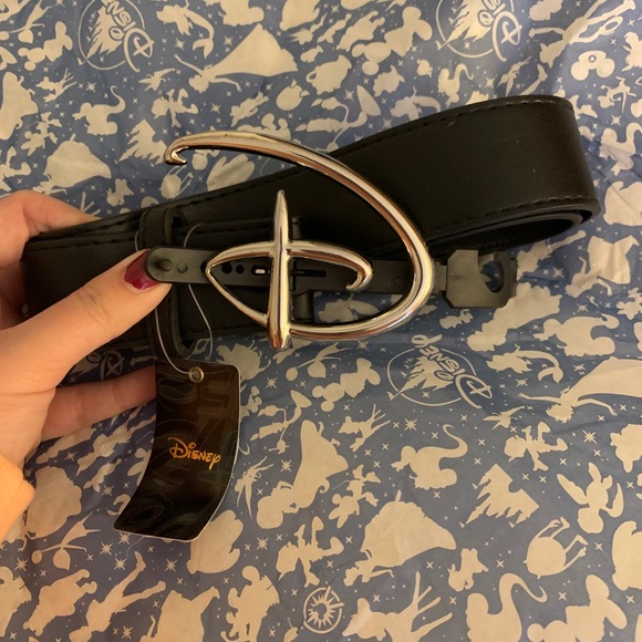 disney d belt buckle